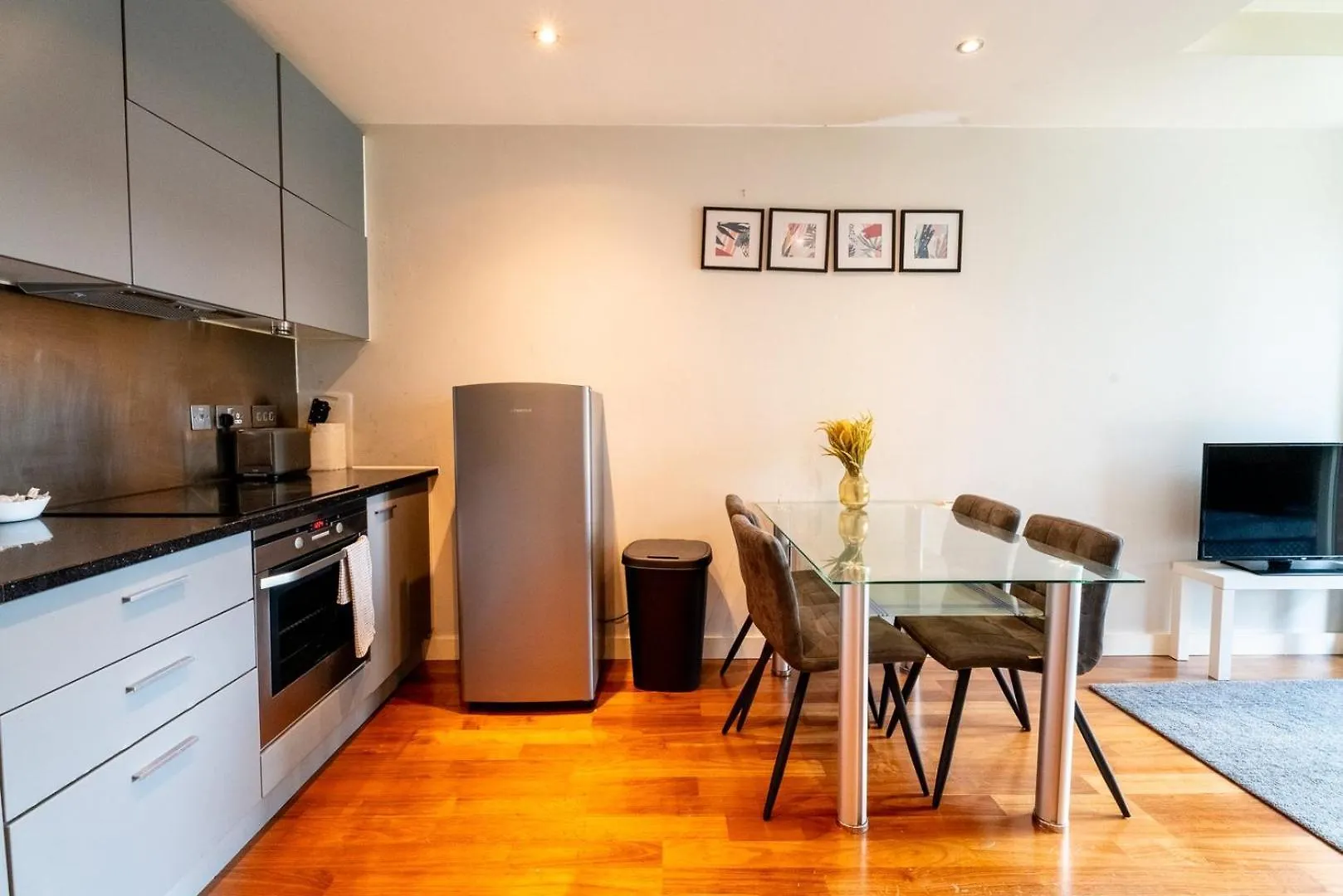 Smart Tv | Parking Nearby | 1Br Apartment Cardiff 0*,