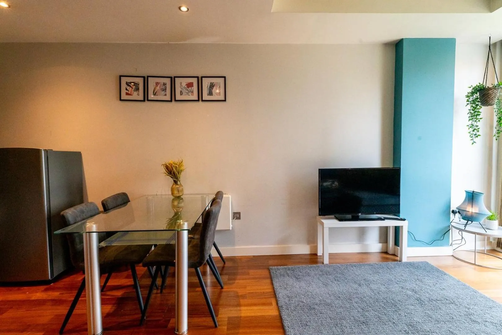Smart Tv | Parking Nearby | 1Br Apartment Cardiff United Kingdom