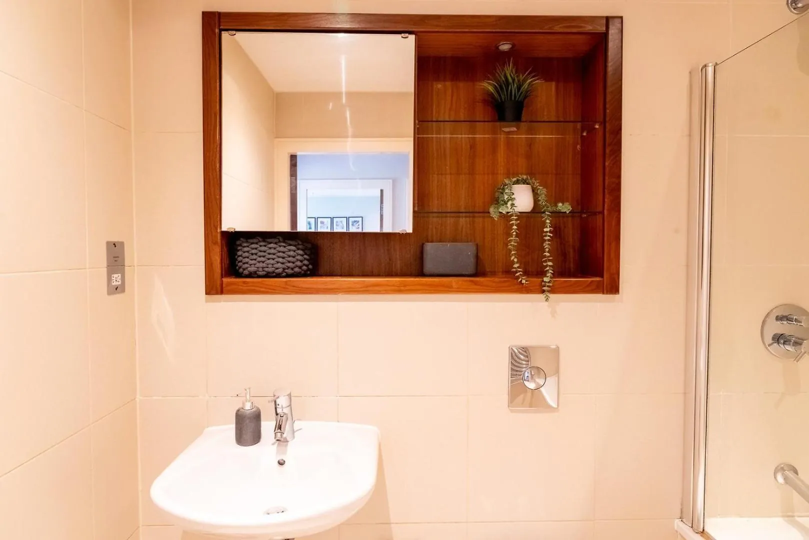 Smart Tv | Parking Nearby | 1Br Apartment Cardiff